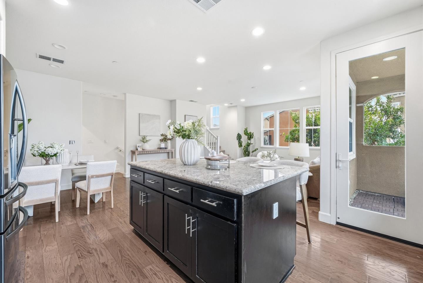 Detail Gallery Image 10 of 36 For 5724 Pandorea Ter, Newark,  CA 94560 - 2 Beds | 2/1 Baths