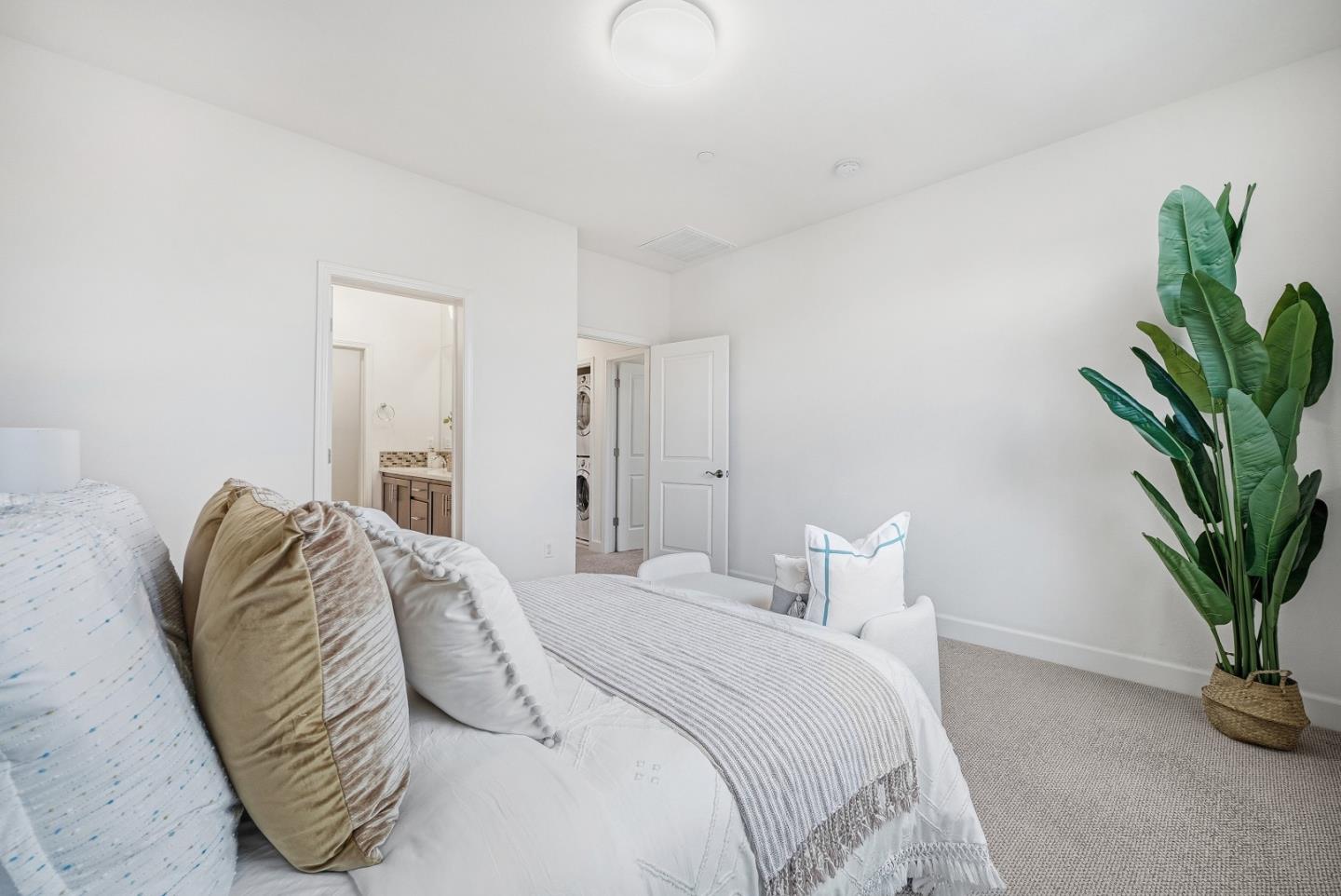 Detail Gallery Image 15 of 36 For 5724 Pandorea Ter, Newark,  CA 94560 - 2 Beds | 2/1 Baths