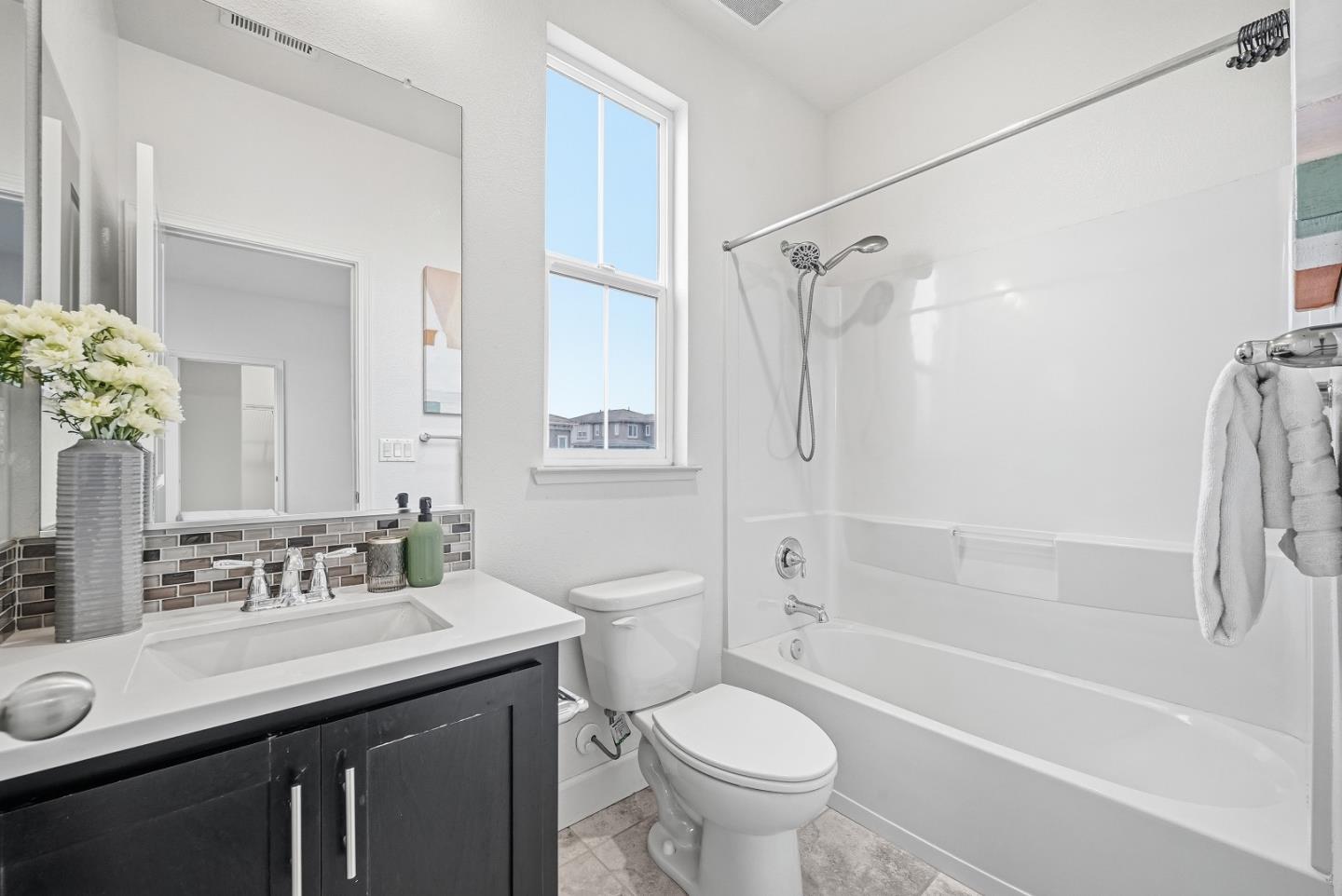 Detail Gallery Image 23 of 36 For 5724 Pandorea Ter, Newark,  CA 94560 - 2 Beds | 2/1 Baths