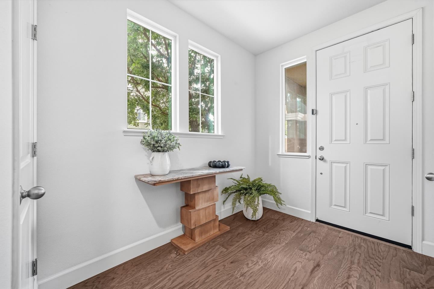 Detail Gallery Image 3 of 36 For 5724 Pandorea Ter, Newark,  CA 94560 - 2 Beds | 2/1 Baths