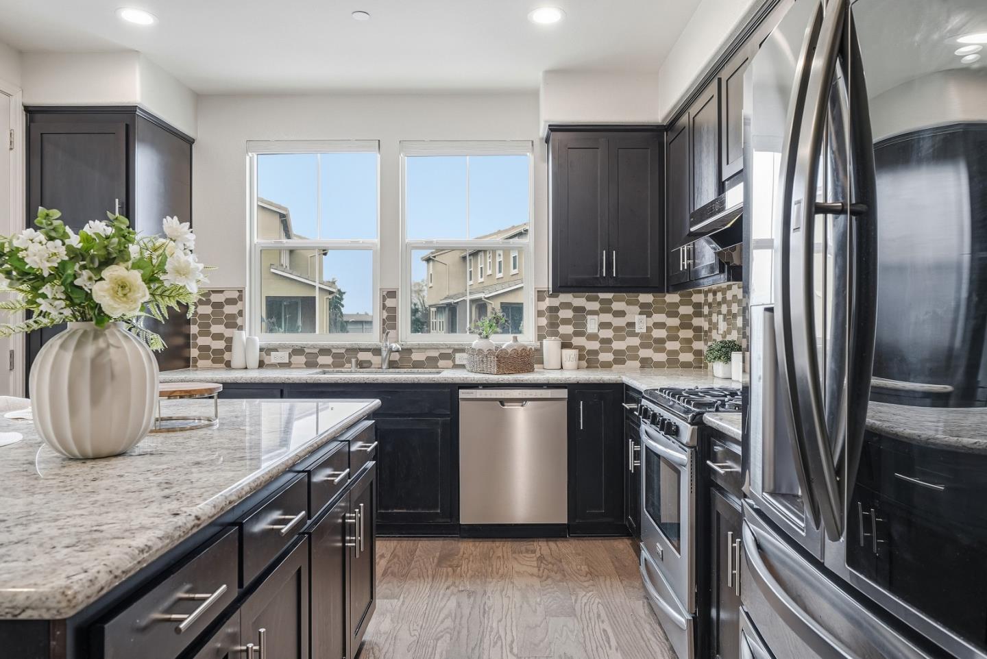 Detail Gallery Image 8 of 36 For 5724 Pandorea Ter, Newark,  CA 94560 - 2 Beds | 2/1 Baths