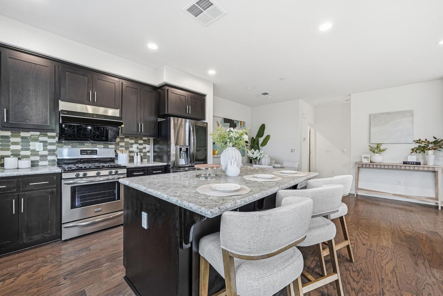 Detail Gallery Image 9 of 36 For 5724 Pandorea Ter, Newark,  CA 94560 - 2 Beds | 2/1 Baths