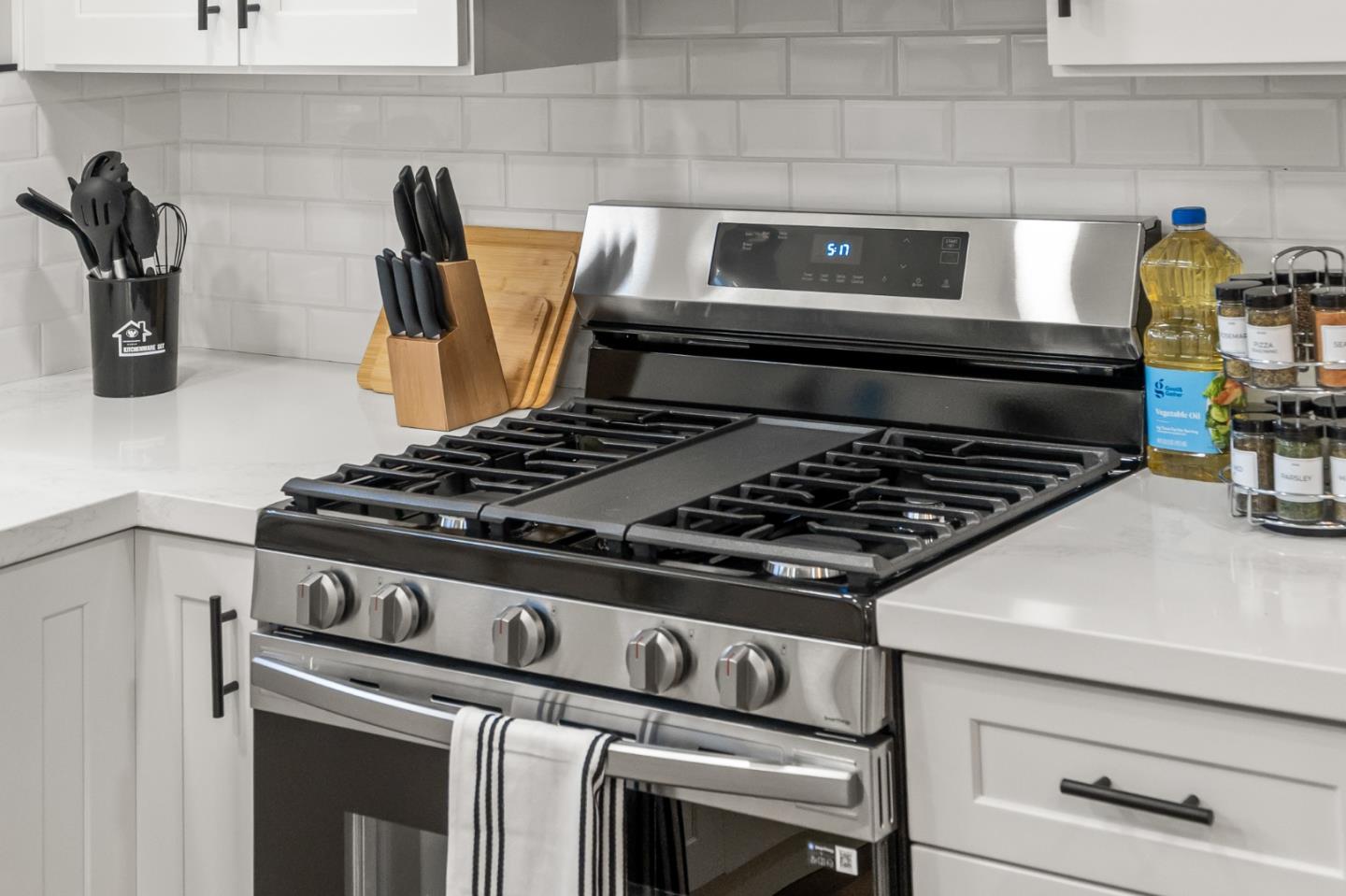 Detail Gallery Image 14 of 20 For 499 Park Ave, San Jose,  CA 95110 - 2 Beds | 1 Baths