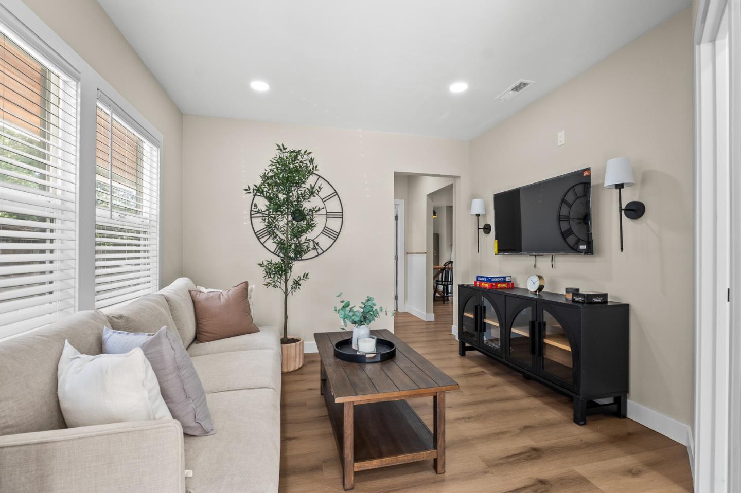 Detail Gallery Image 5 of 20 For 499 Park Ave, San Jose,  CA 95110 - 2 Beds | 1 Baths