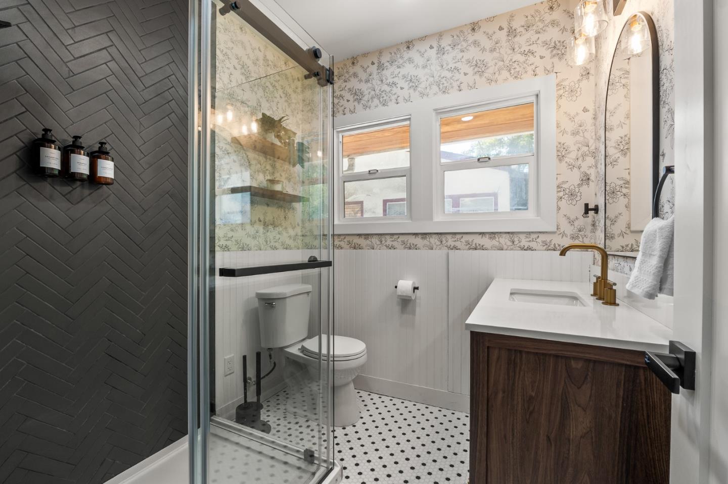 Detail Gallery Image 7 of 20 For 499 Park Ave, San Jose,  CA 95110 - 2 Beds | 1 Baths