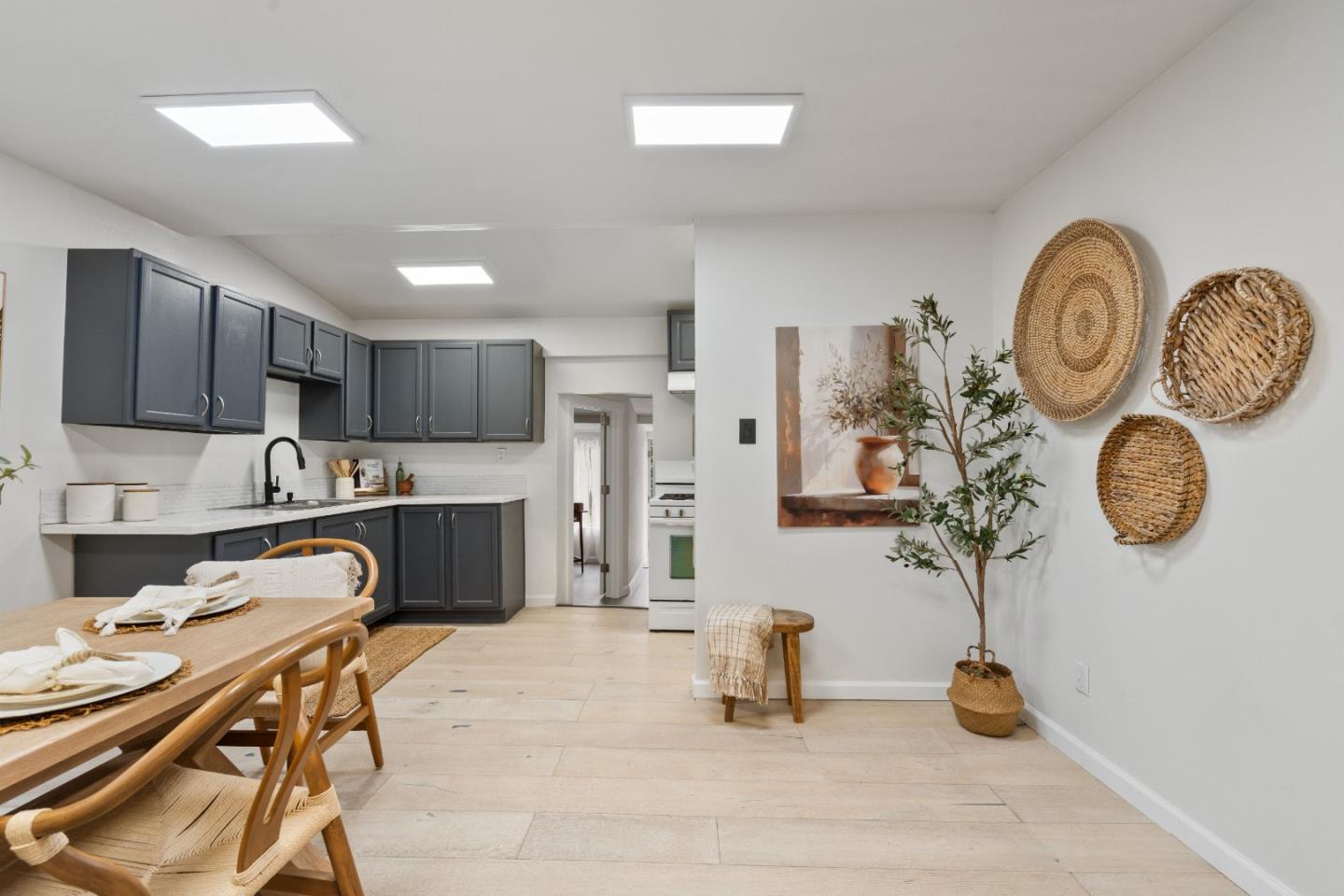 Detail Gallery Image 7 of 32 For 49 Hawkins St, Hollister,  CA 95023 - 2 Beds | 1 Baths