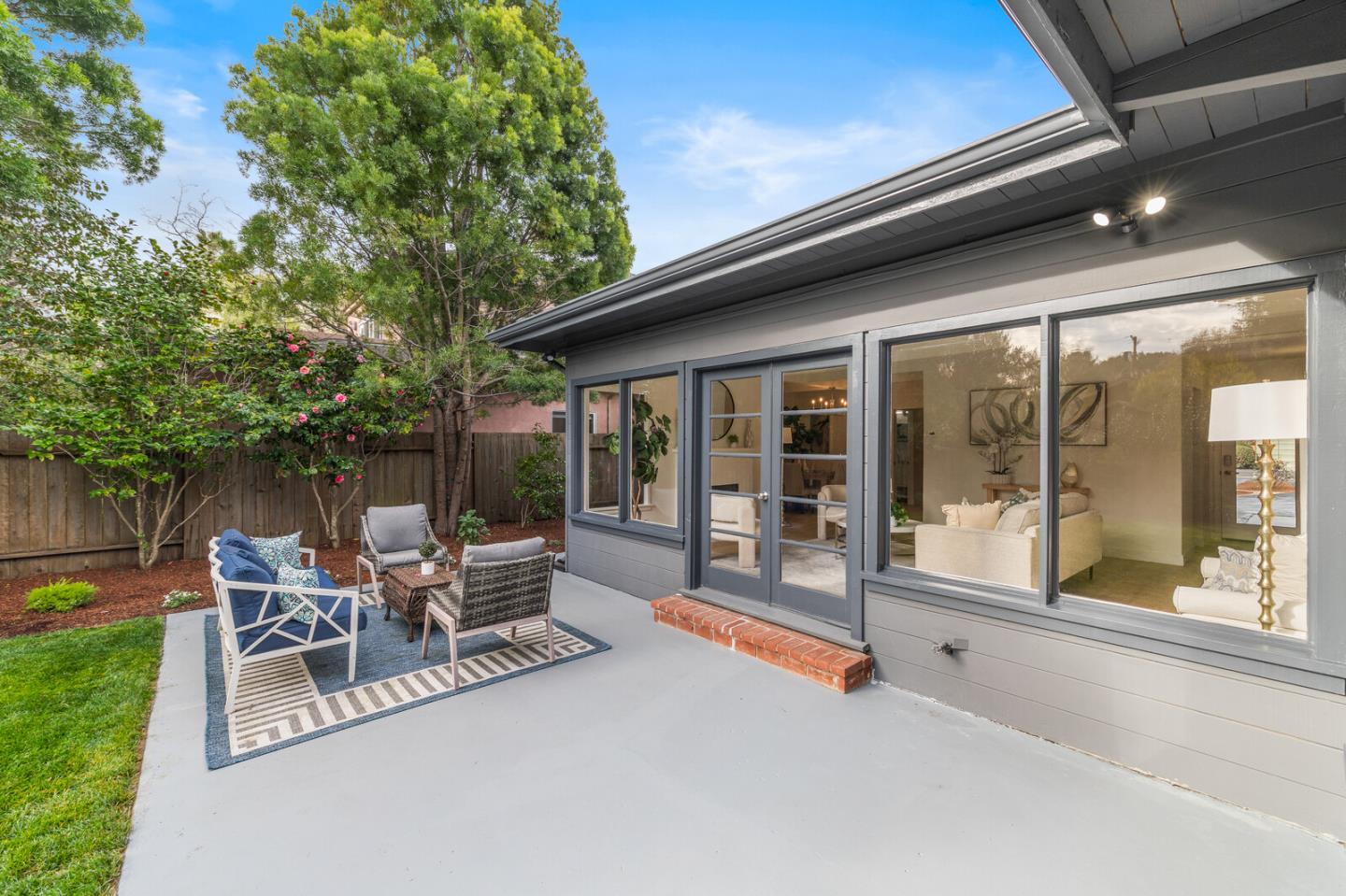 Detail Gallery Image 22 of 33 For 80 Watkins Ave, Atherton,  CA 94027 - 3 Beds | 2 Baths