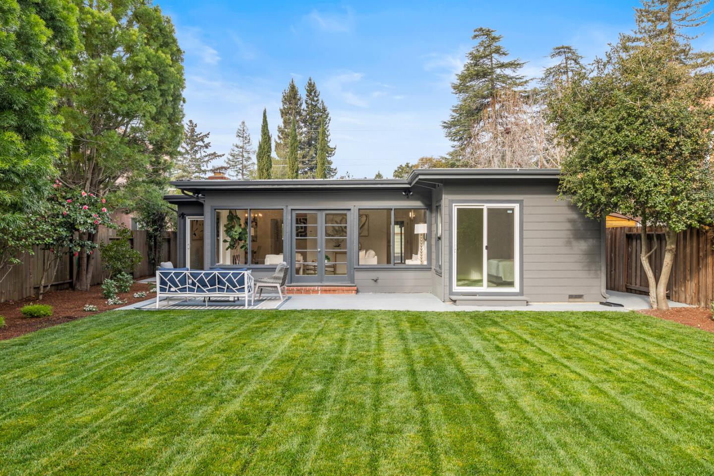 Detail Gallery Image 25 of 33 For 80 Watkins Ave, Atherton,  CA 94027 - 3 Beds | 2 Baths