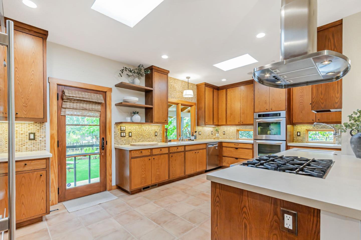 Detail Gallery Image 12 of 39 For 15393 via Caballero, Monte Sereno,  CA 95030 - 5 Beds | 4/1 Baths