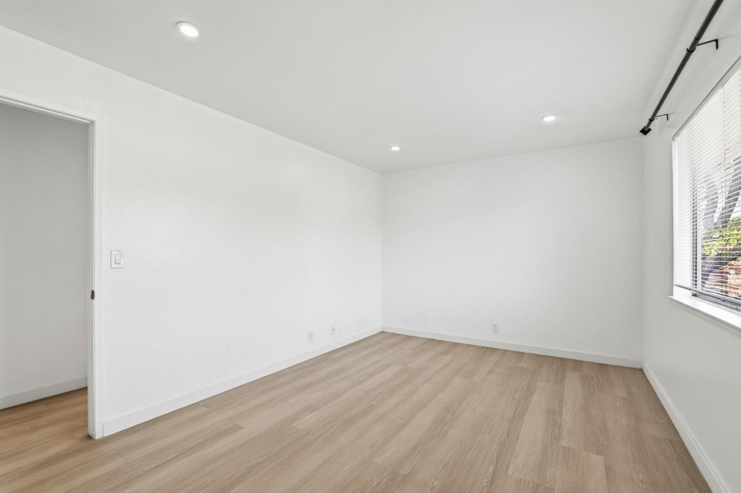 Detail Gallery Image 23 of 33 For 861 Wyman Way #2,  San Jose,  CA 95133 - 2 Beds | 1 Baths