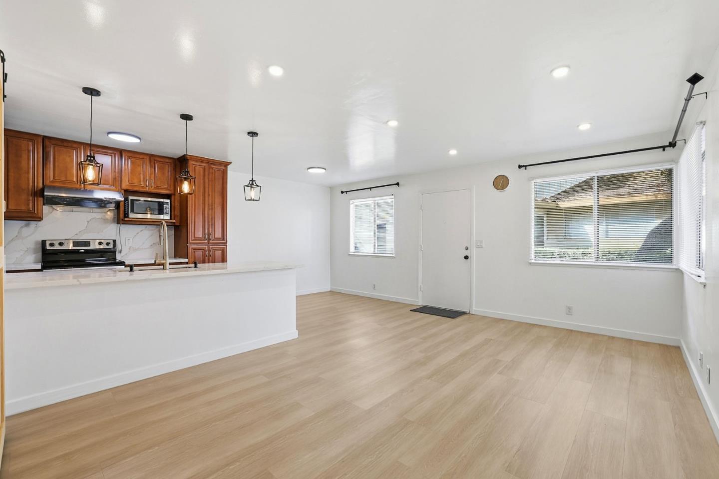 Detail Gallery Image 8 of 33 For 861 Wyman Way #2,  San Jose,  CA 95133 - 2 Beds | 1 Baths