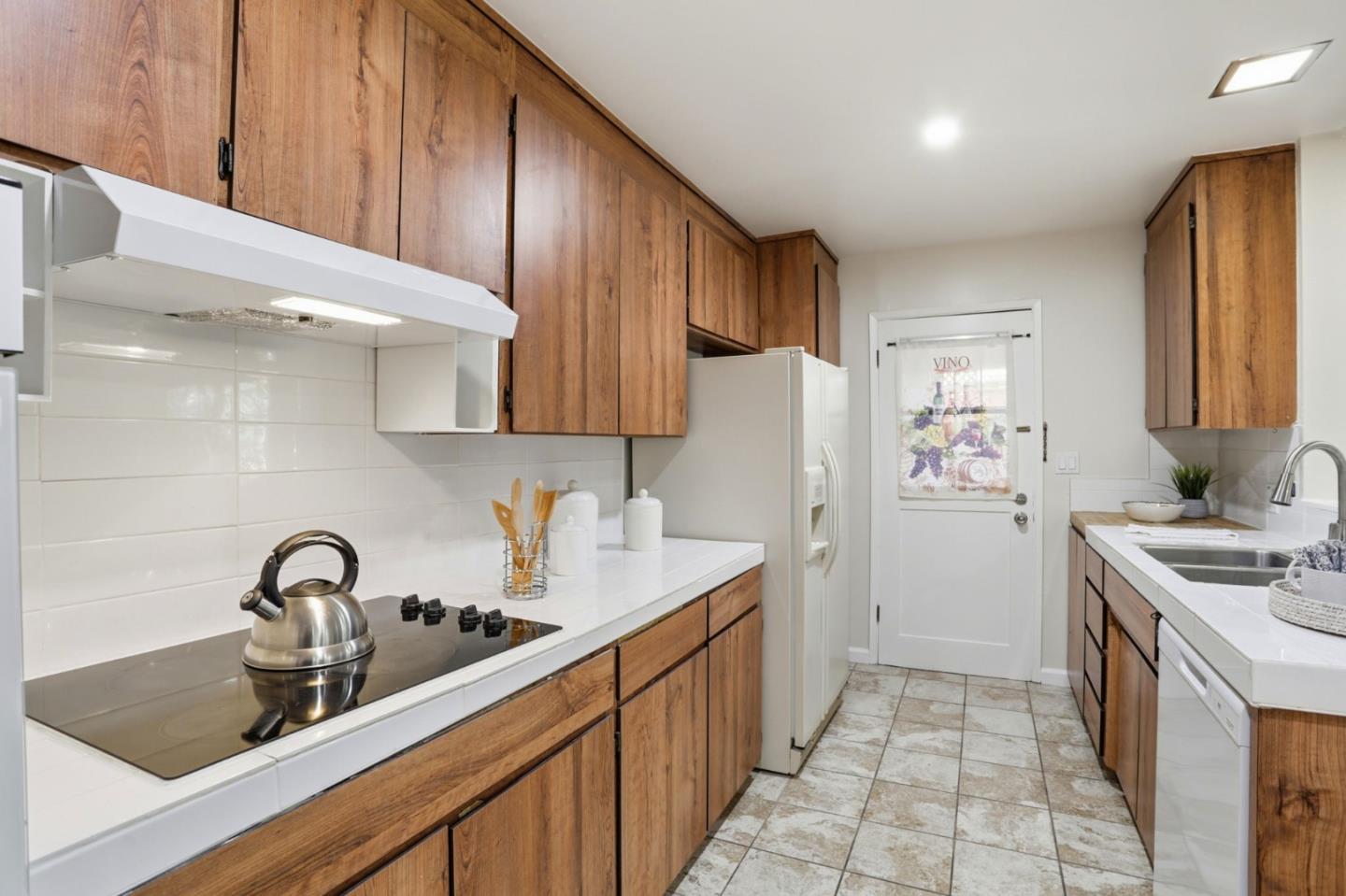 Detail Gallery Image 14 of 33 For 10541 Observatory Dr, San Jose,  CA 95127 - 3 Beds | 2 Baths