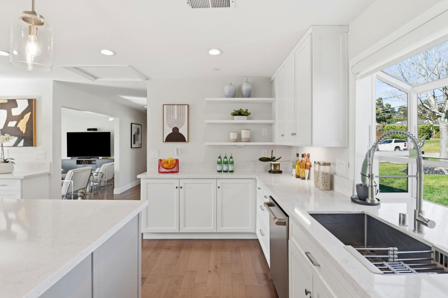 Detail Gallery Image 14 of 67 For 1660 Parrott Dr, San Mateo,  CA 94402 - 3 Beds | 3 Baths