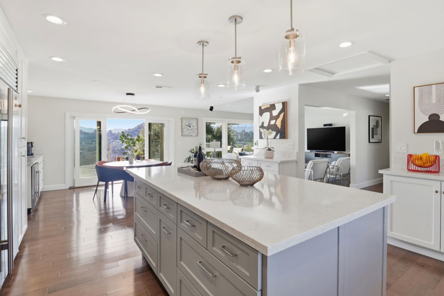 Detail Gallery Image 16 of 67 For 1660 Parrott Dr, San Mateo,  CA 94402 - 3 Beds | 3 Baths