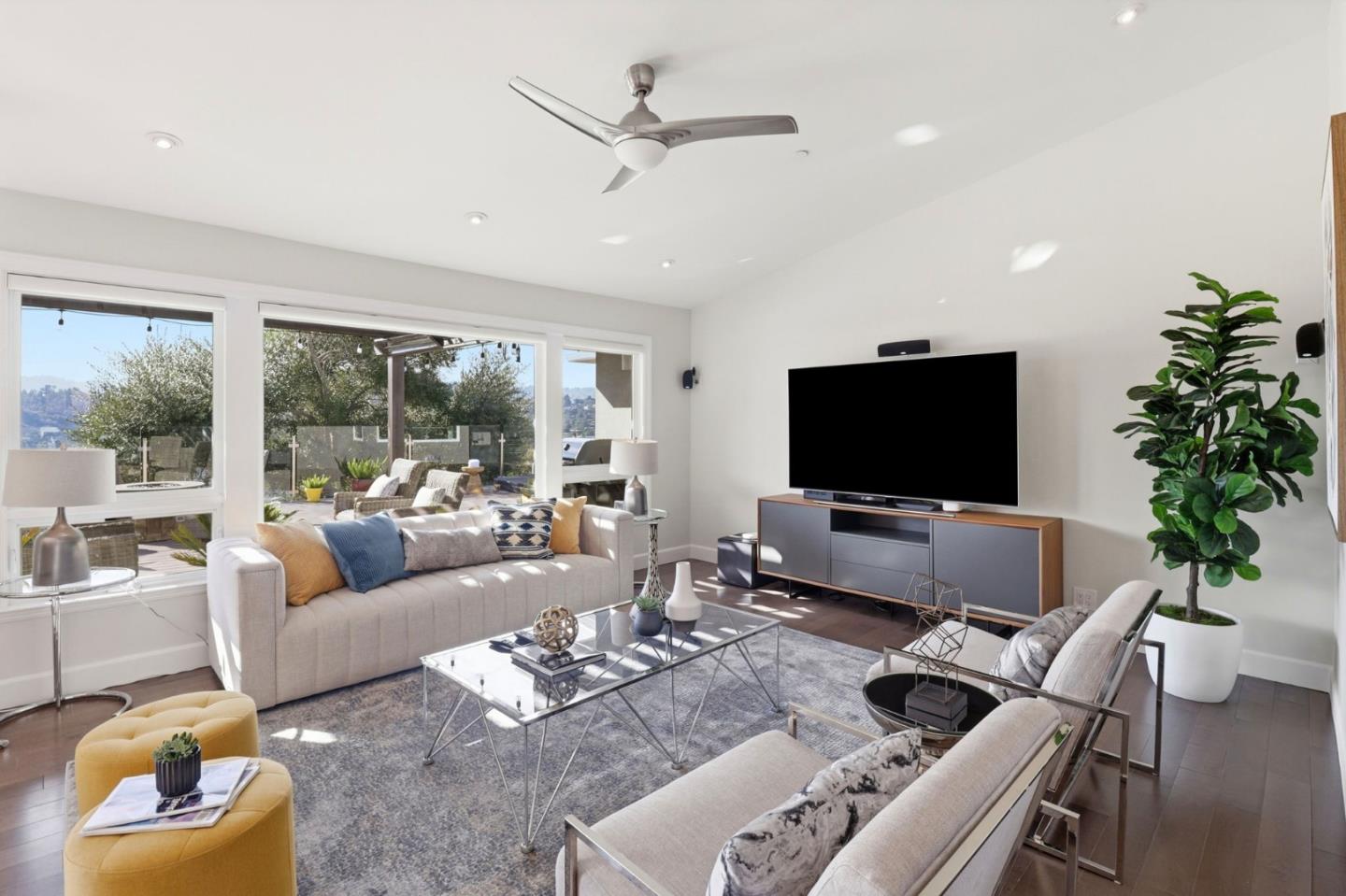 Detail Gallery Image 6 of 67 For 1660 Parrott Dr, San Mateo,  CA 94402 - 3 Beds | 3 Baths