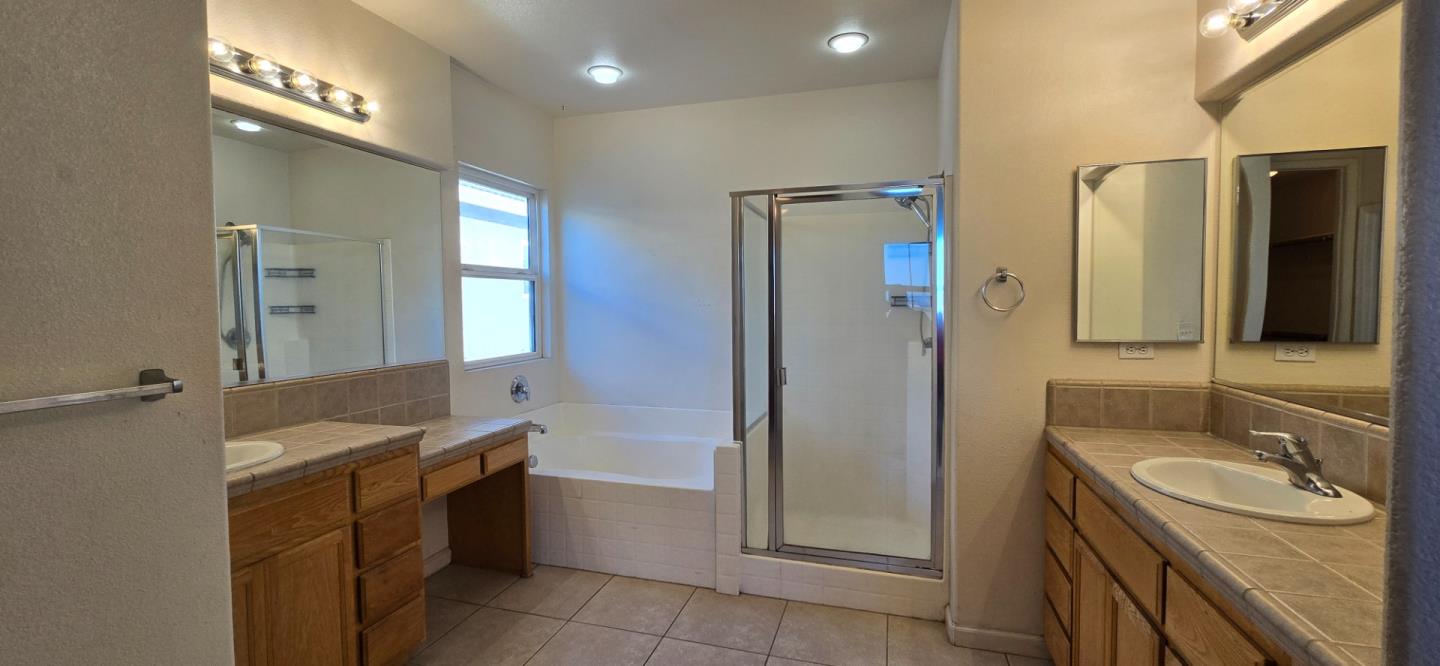 Detail Gallery Image 11 of 20 For 2011 Evening St, Stockton,  CA 95209 - 5 Beds | 3 Baths