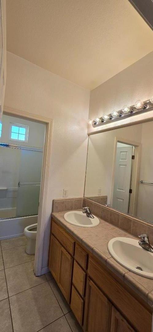 Detail Gallery Image 14 of 20 For 2011 Evening St, Stockton,  CA 95209 - 5 Beds | 3 Baths