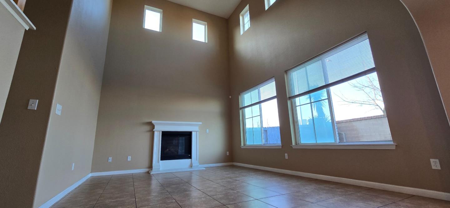 Detail Gallery Image 3 of 20 For 2011 Evening St, Stockton,  CA 95209 - 5 Beds | 3 Baths