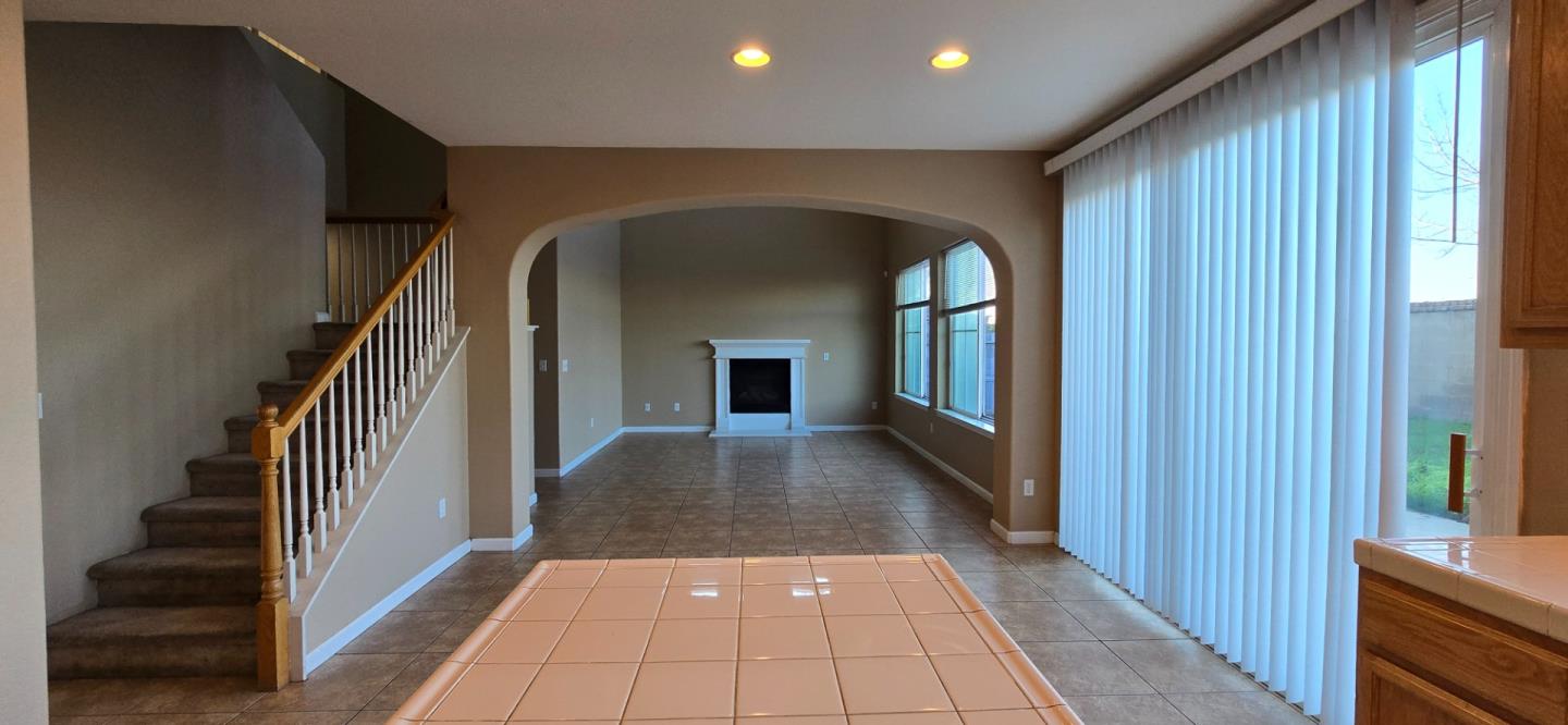 Detail Gallery Image 8 of 20 For 2011 Evening St, Stockton,  CA 95209 - 5 Beds | 3 Baths