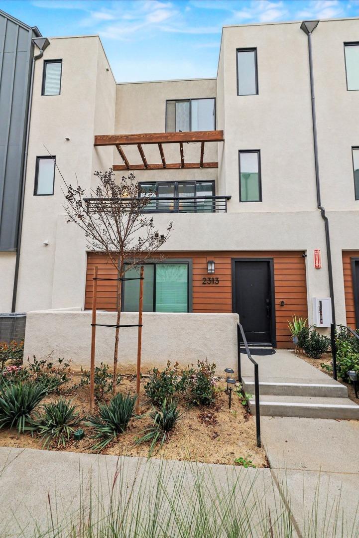 Detail Gallery Image 2 of 24 For 2313 Acara Cir, San Diego,  CA 92154 - 3 Beds | 3 Baths