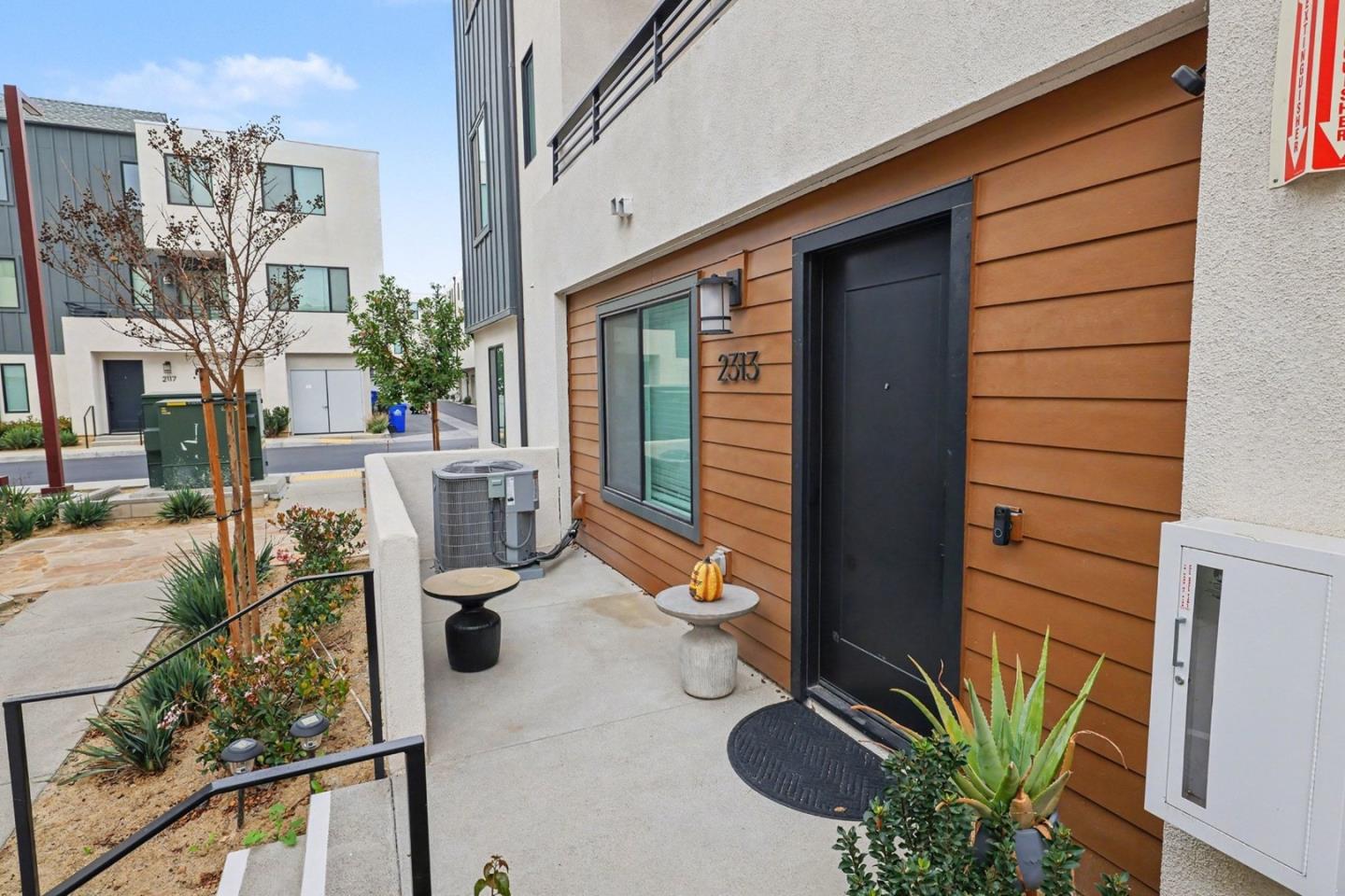 Detail Gallery Image 3 of 24 For 2313 Acara Cir, San Diego,  CA 92154 - 3 Beds | 3 Baths