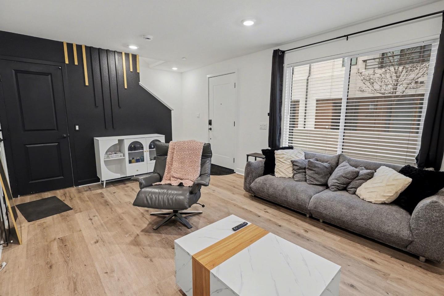 Detail Gallery Image 4 of 24 For 2313 Acara Cir, San Diego,  CA 92154 - 3 Beds | 3 Baths