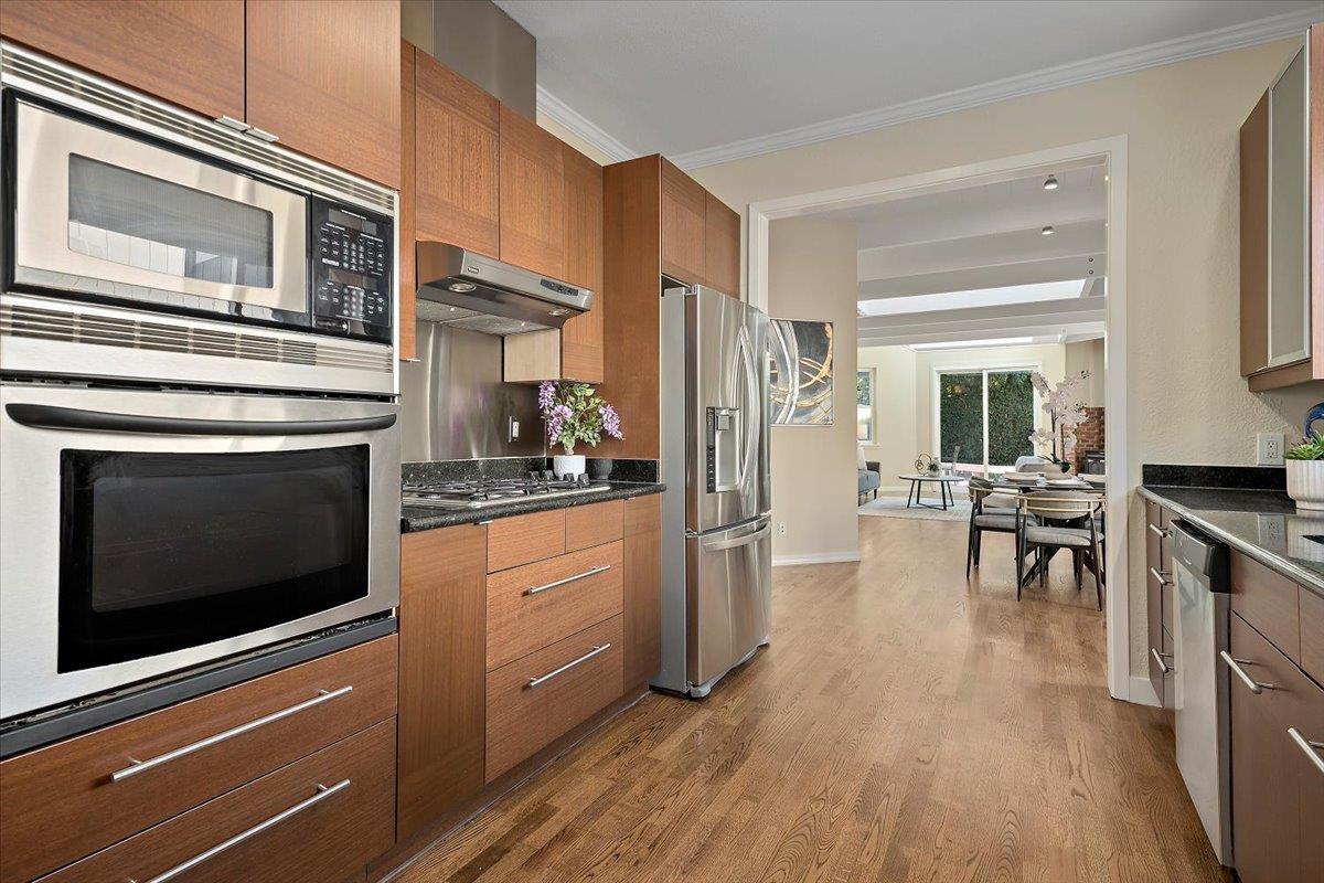 Detail Gallery Image 5 of 21 For 1172 Woodrow St, Redwood City,  CA 94061 - 3 Beds | 2 Baths