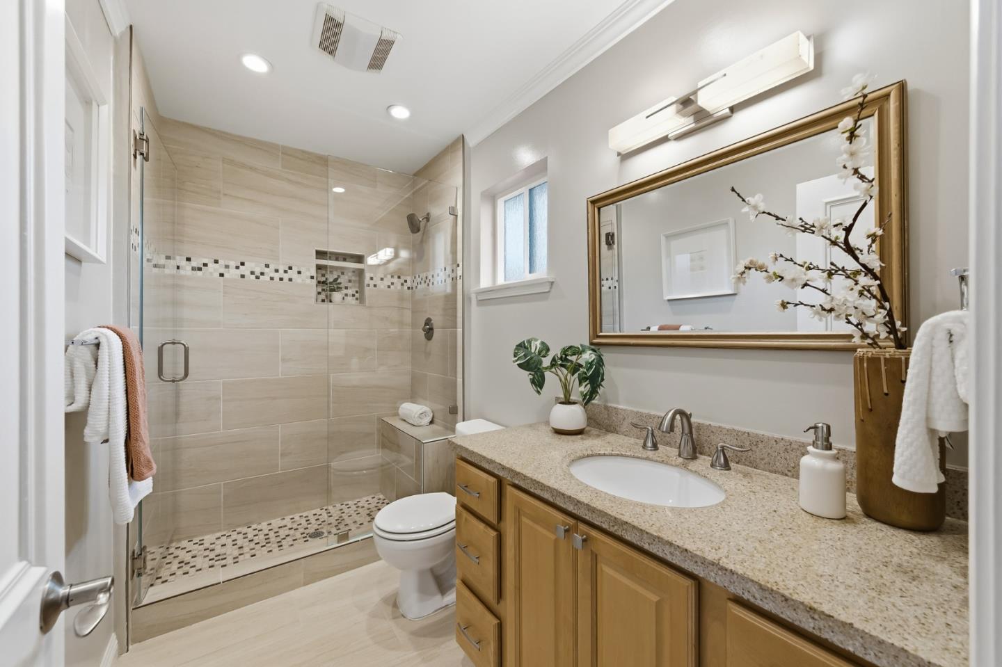 Detail Gallery Image 35 of 44 For 430 Rolling Hills Ave, San Mateo,  CA 94403 - 4 Beds | 3 Baths