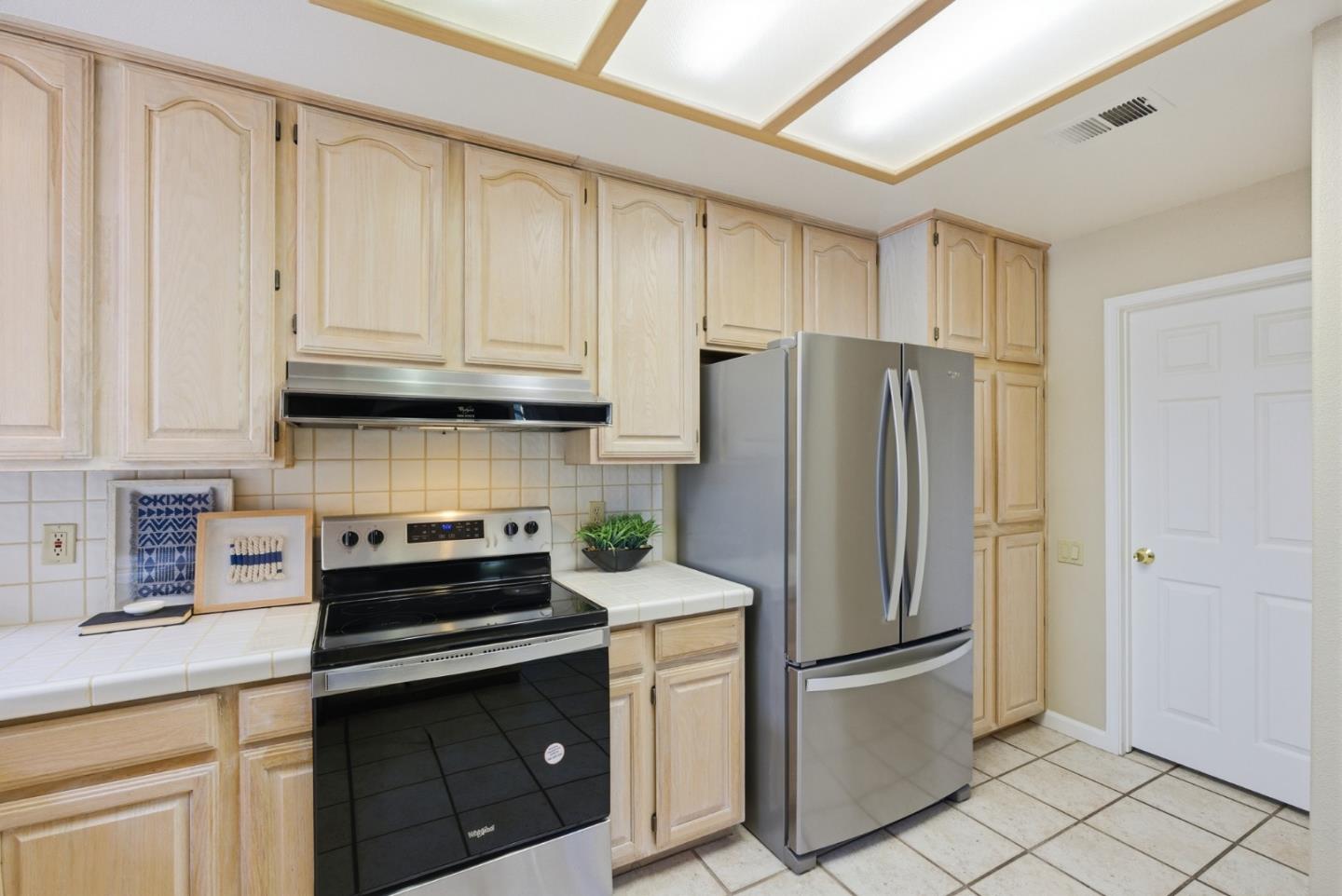 Detail Gallery Image 16 of 48 For 852 Lakeshore Dr, Redwood City,  CA 94065 - 2 Beds | 2 Baths