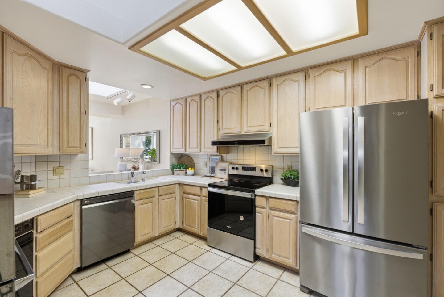 Detail Gallery Image 17 of 48 For 852 Lakeshore Dr, Redwood City,  CA 94065 - 2 Beds | 2 Baths