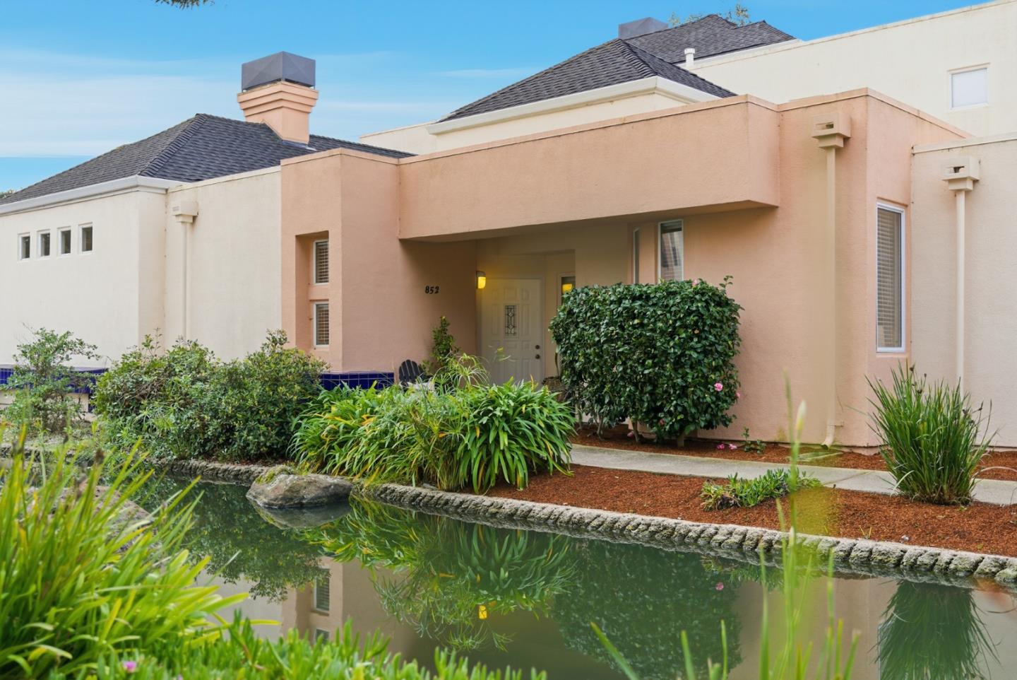 Detail Gallery Image 3 of 48 For 852 Lakeshore Dr, Redwood City,  CA 94065 - 2 Beds | 2 Baths