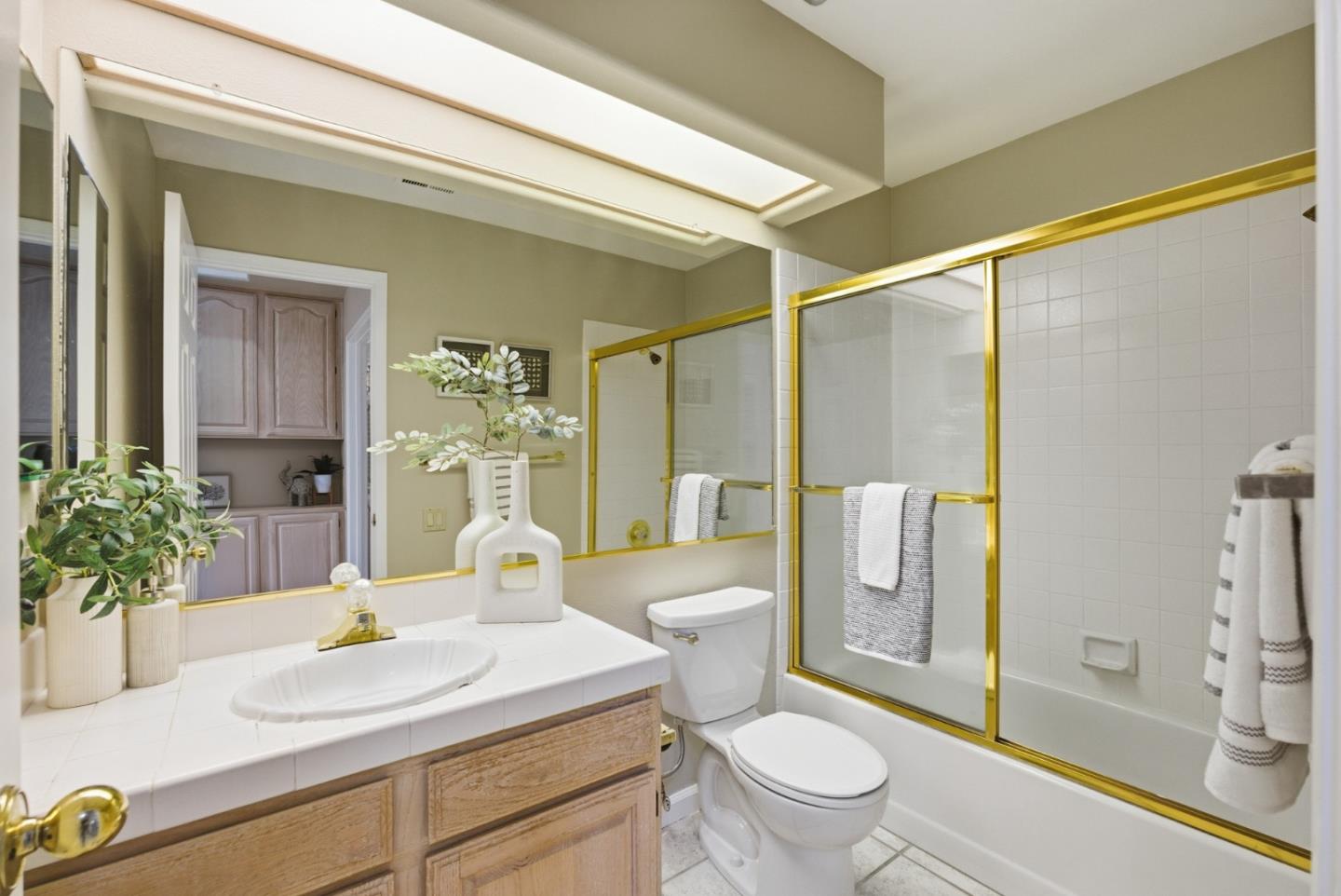 Detail Gallery Image 30 of 48 For 852 Lakeshore Dr, Redwood City,  CA 94065 - 2 Beds | 2 Baths