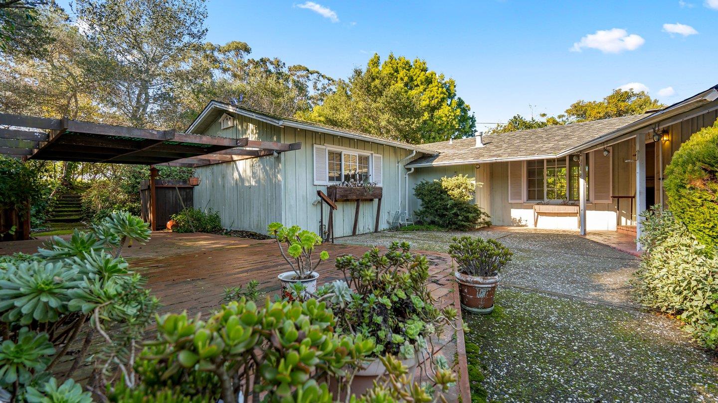 Detail Gallery Image 4 of 10 For 1216 Marlborough Rd, Hillsborough,  CA 94010 - 3 Beds | 2 Baths