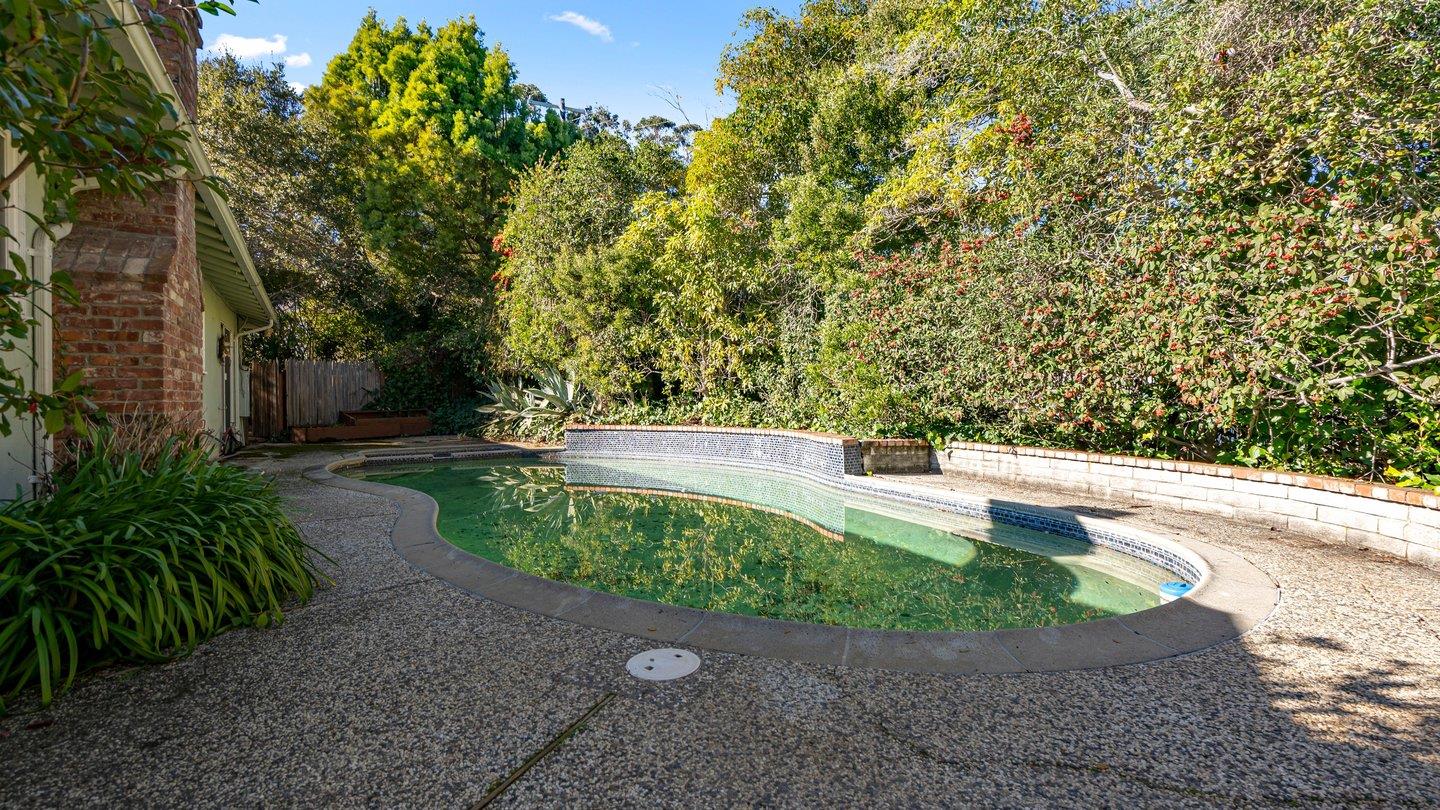 Detail Gallery Image 6 of 10 For 1216 Marlborough Rd, Hillsborough,  CA 94010 - 3 Beds | 2 Baths