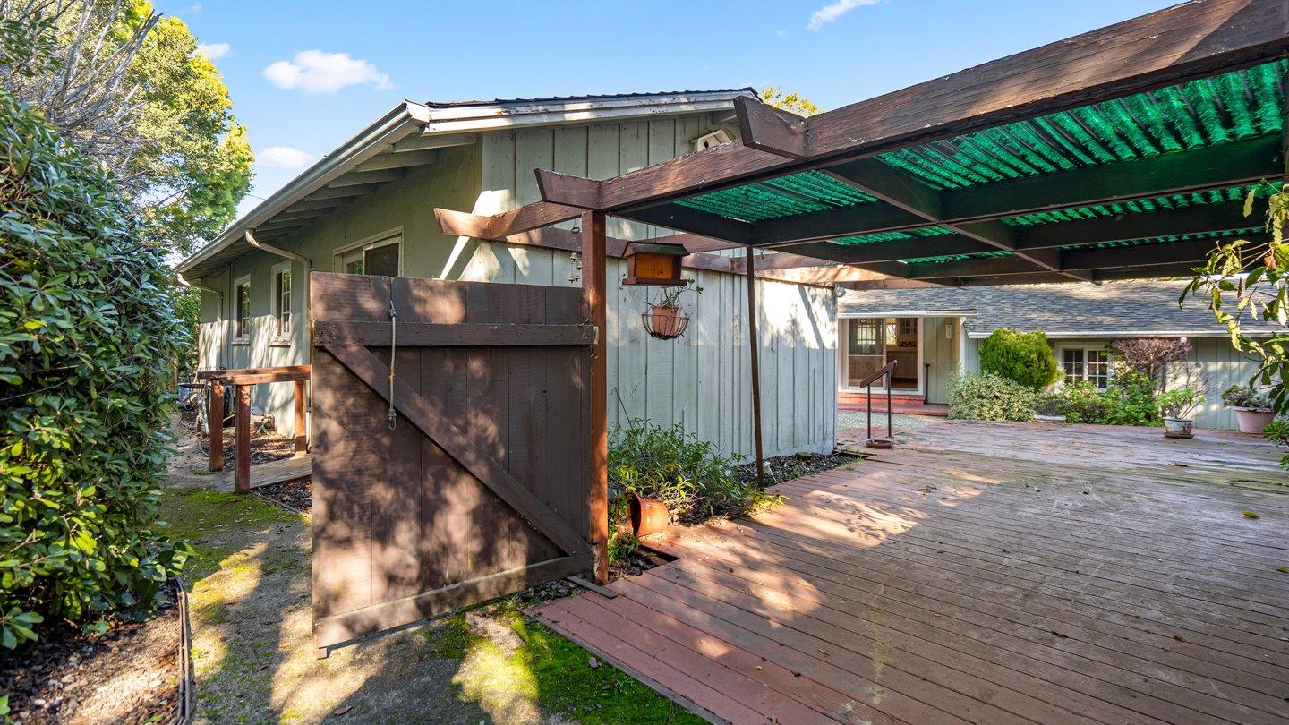 Detail Gallery Image 8 of 10 For 1216 Marlborough Rd, Hillsborough,  CA 94010 - 3 Beds | 2 Baths