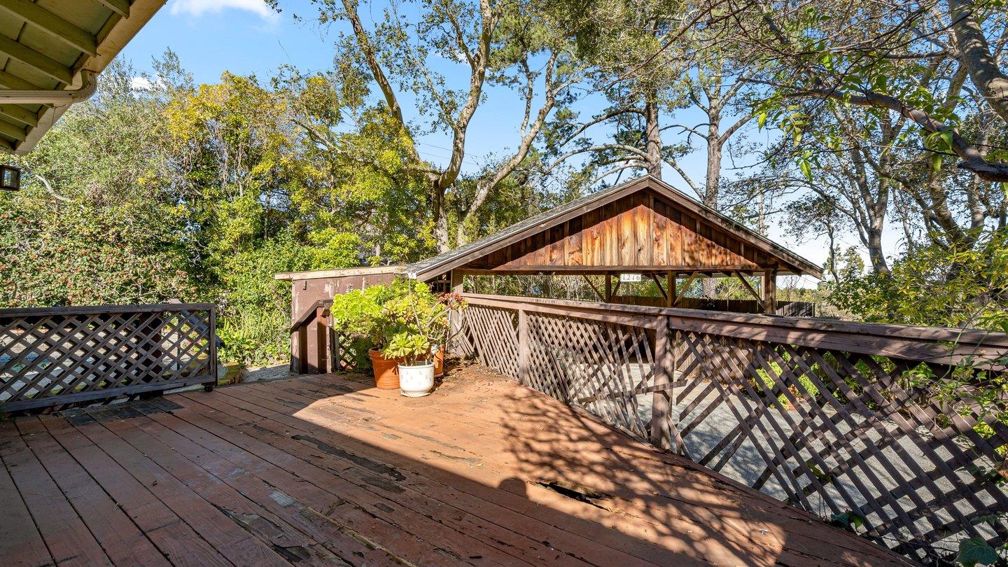 Detail Gallery Image 9 of 10 For 1216 Marlborough Rd, Hillsborough,  CA 94010 - 3 Beds | 2 Baths