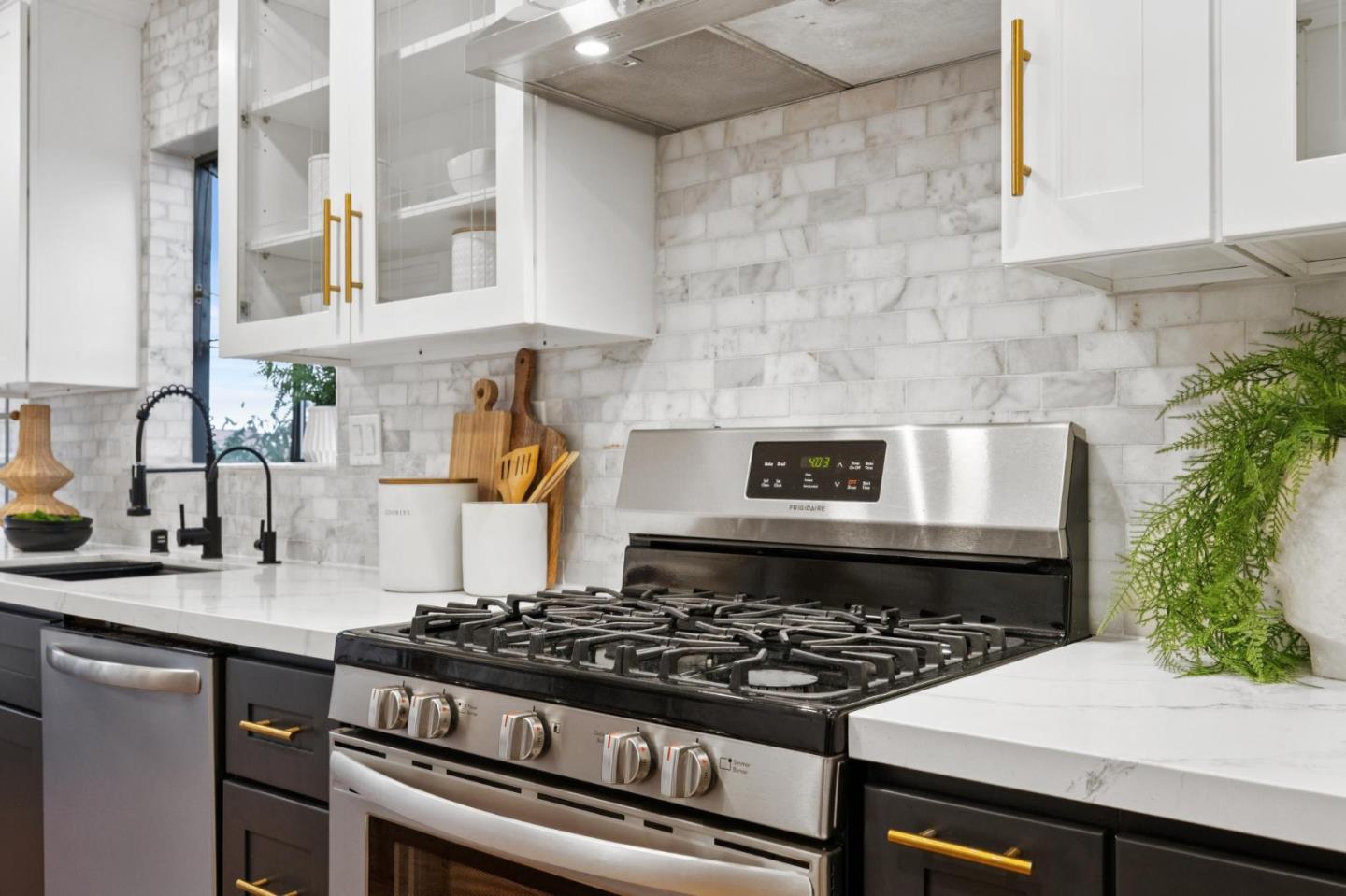 Detail Gallery Image 20 of 41 For 1637 Toyon Ct, San Mateo,  CA 94403 - 2 Beds | 2 Baths