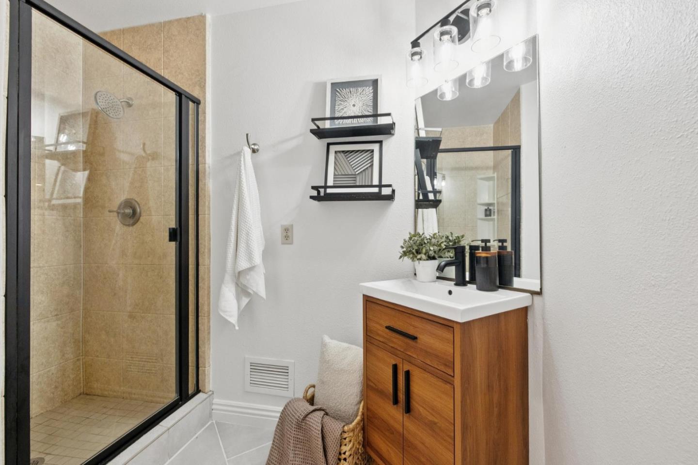 Detail Gallery Image 37 of 41 For 1637 Toyon Ct, San Mateo,  CA 94403 - 2 Beds | 2 Baths