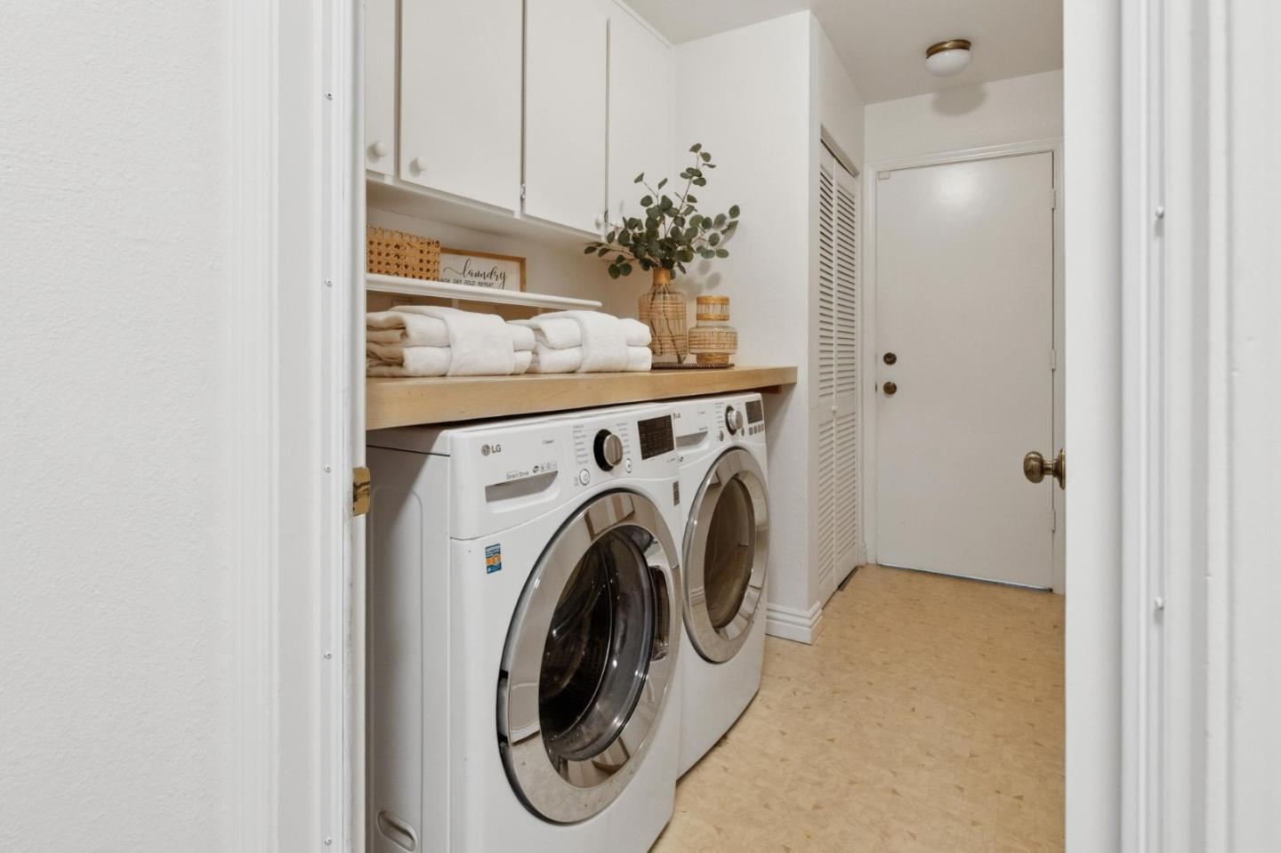 Detail Gallery Image 38 of 41 For 1637 Toyon Ct, San Mateo,  CA 94403 - 2 Beds | 2 Baths