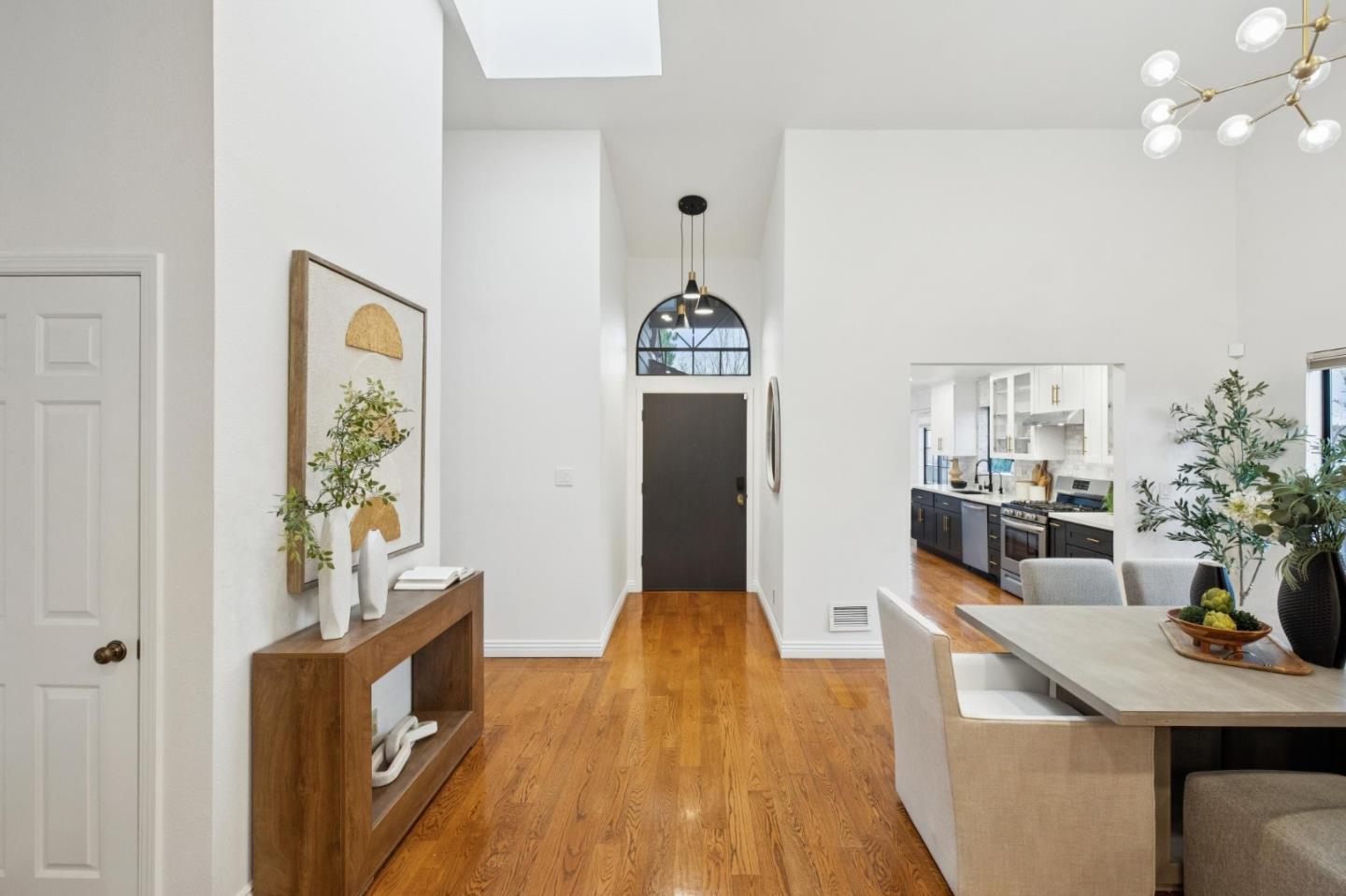 Detail Gallery Image 4 of 41 For 1637 Toyon Ct, San Mateo,  CA 94403 - 2 Beds | 2 Baths