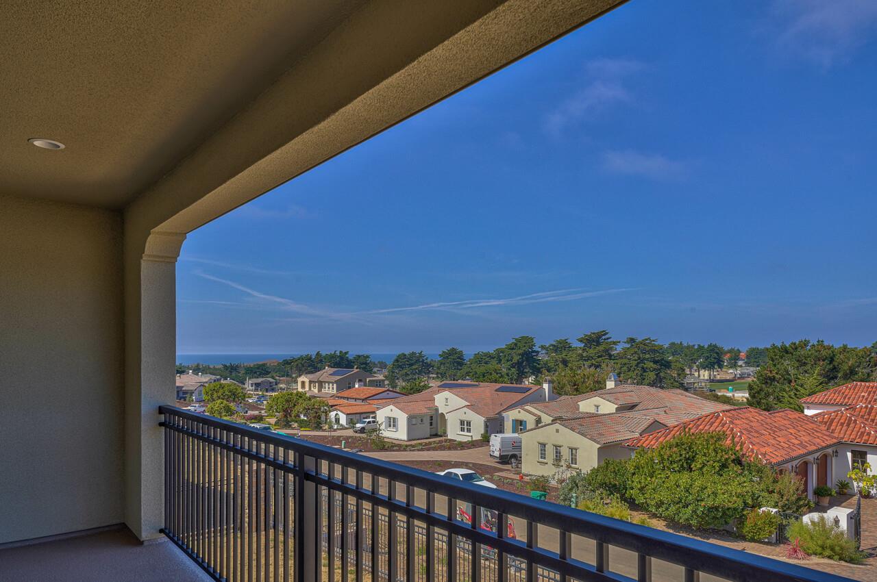 Detail Gallery Image 17 of 34 For 1763 Fairway Dr, Seaside,  CA 93955 - 4 Beds | 4/1 Baths