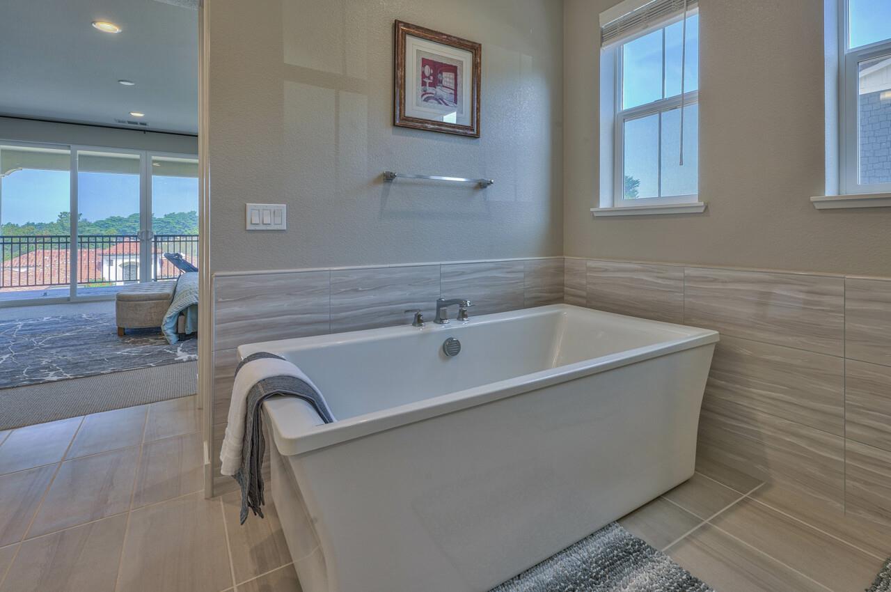 Detail Gallery Image 22 of 34 For 1763 Fairway Dr, Seaside,  CA 93955 - 4 Beds | 4/1 Baths