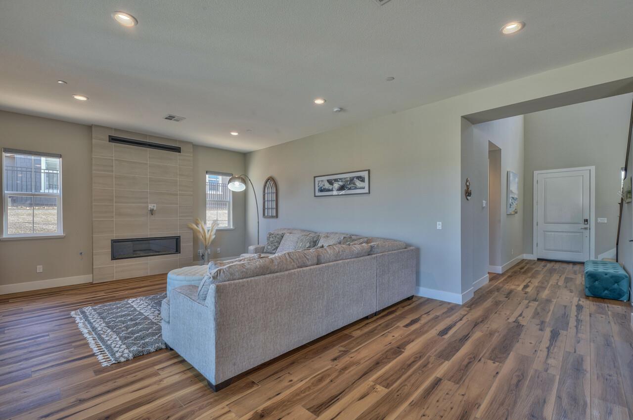 Detail Gallery Image 3 of 34 For 1763 Fairway Dr, Seaside,  CA 93955 - 4 Beds | 4/1 Baths