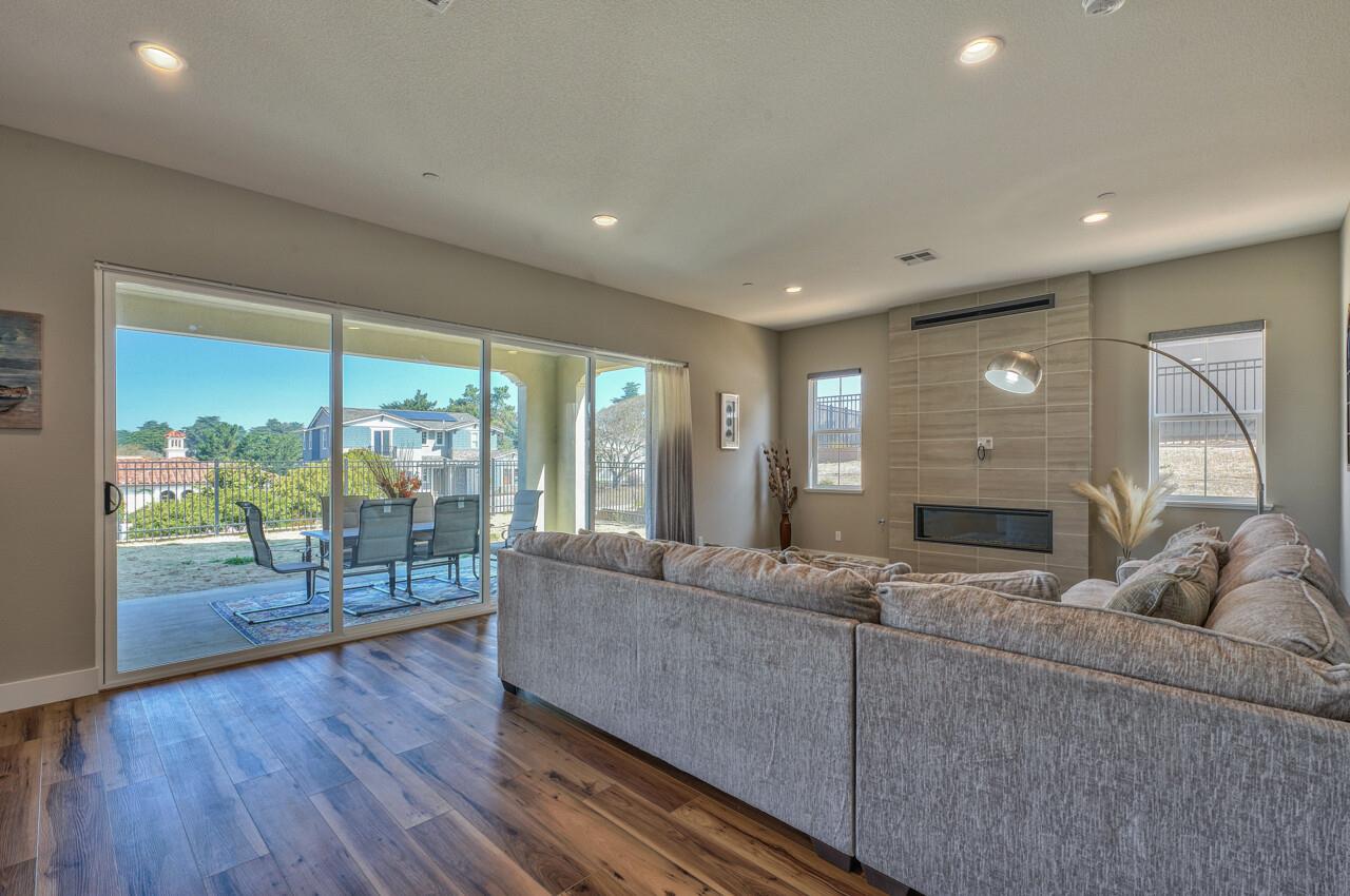 Detail Gallery Image 4 of 34 For 1763 Fairway Dr, Seaside,  CA 93955 - 4 Beds | 4/1 Baths