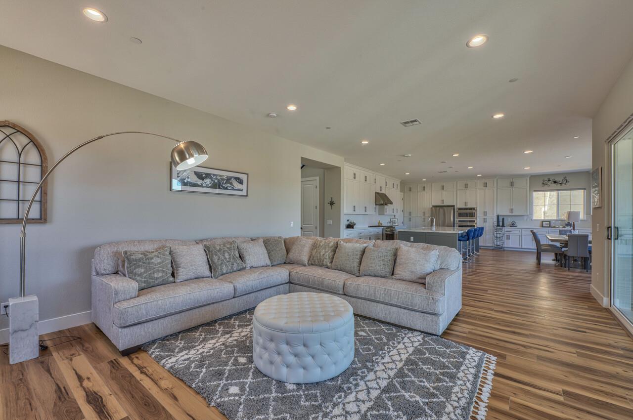 Detail Gallery Image 6 of 34 For 1763 Fairway Dr, Seaside,  CA 93955 - 4 Beds | 4/1 Baths