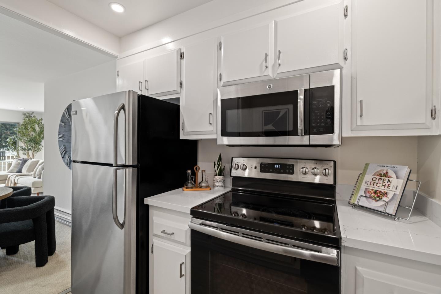 Detail Gallery Image 10 of 22 For 1945 Mount Vernon Ct #16,  Mountain View,  CA 94040 - 2 Beds | 2 Baths