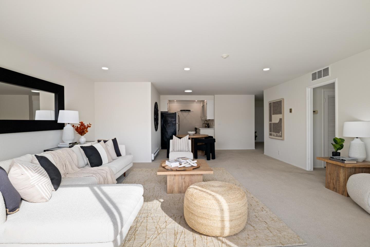 Detail Gallery Image 11 of 22 For 1945 Mount Vernon Ct #16,  Mountain View,  CA 94040 - 2 Beds | 2 Baths