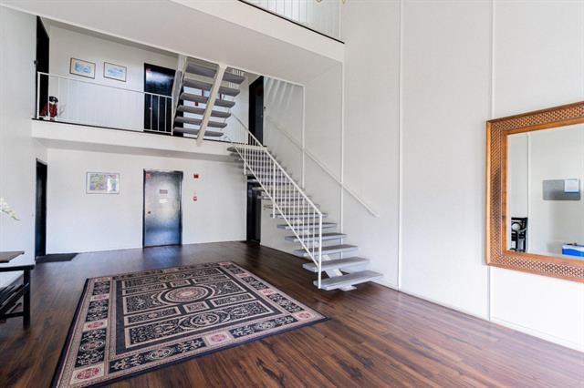 Detail Gallery Image 3 of 22 For 1945 Mount Vernon Ct #16,  Mountain View,  CA 94040 - 2 Beds | 2 Baths