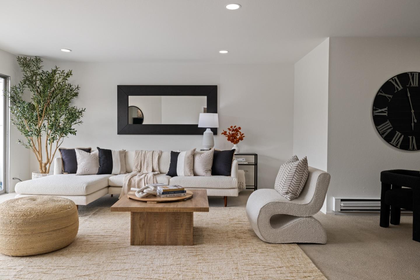 Detail Gallery Image 4 of 22 For 1945 Mount Vernon Ct #16,  Mountain View,  CA 94040 - 2 Beds | 2 Baths