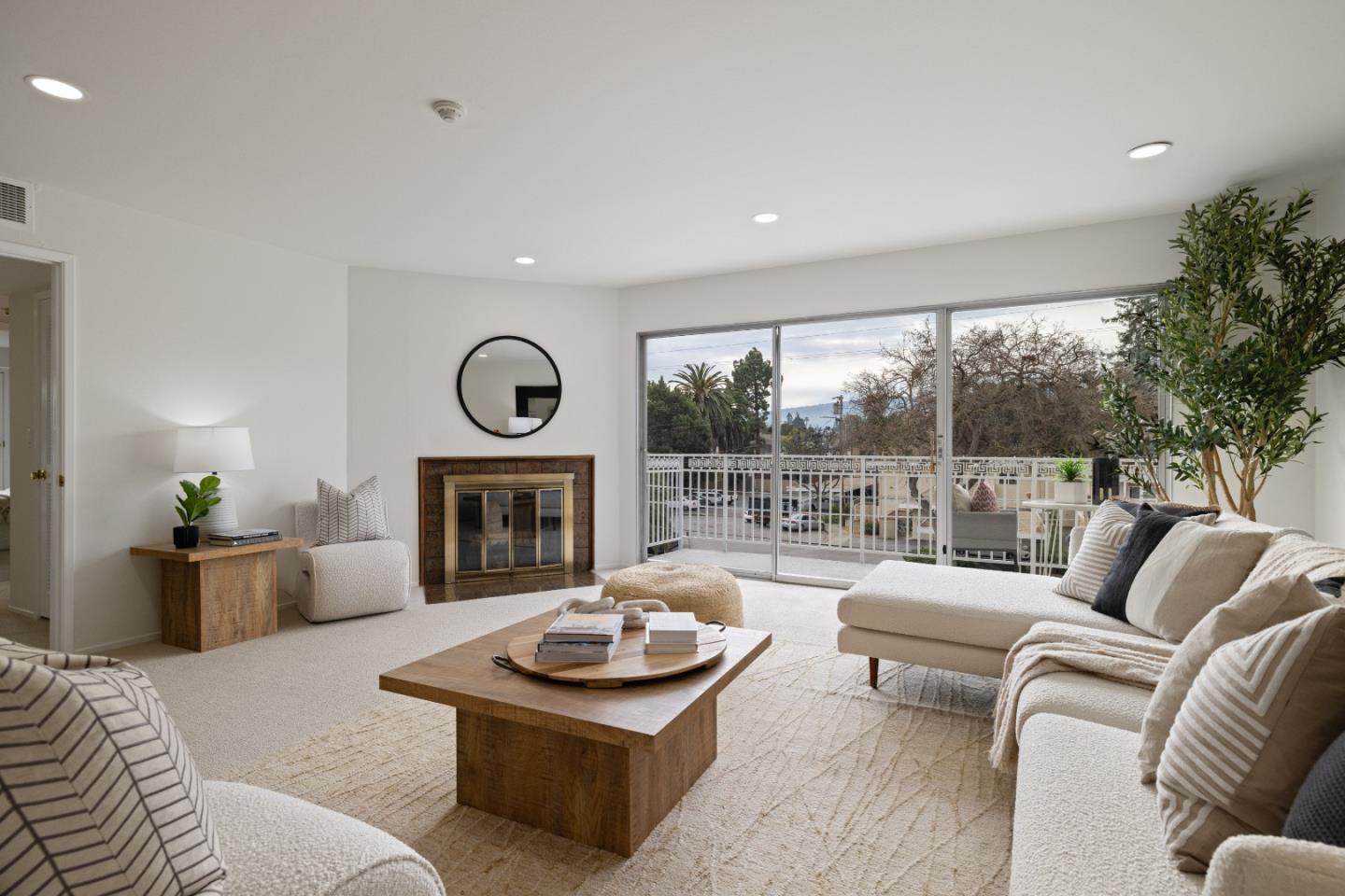 Detail Gallery Image 5 of 22 For 1945 Mount Vernon Ct #16,  Mountain View,  CA 94040 - 2 Beds | 2 Baths